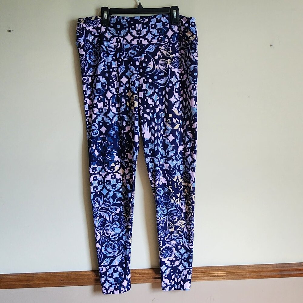 LuLaRoe Leggings Flora Print Size Tall And Curvy Fits Size 12-18